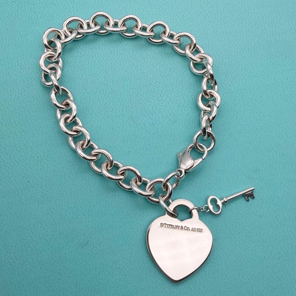 Tiffany & Co 7.75” medium heart mom charm with key charm bracelet - Picture 10 of 11